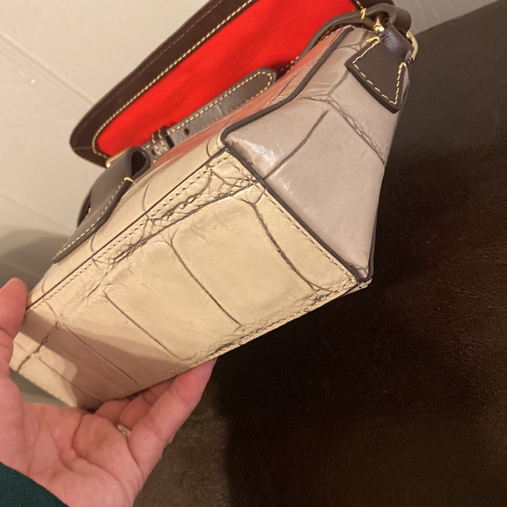 Like NEW Dooney & Bourke Crossbody Leather - Picture 5 of 8